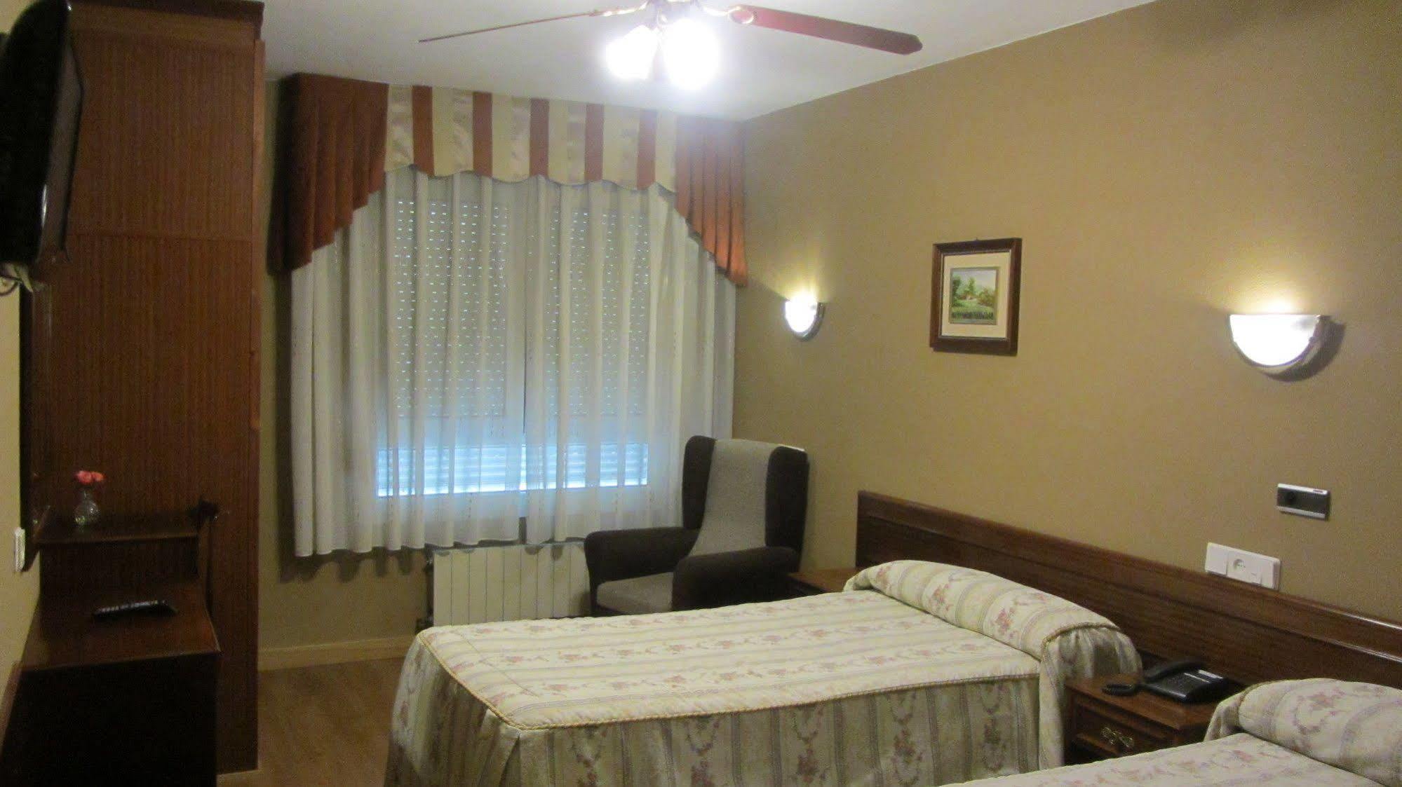 Hotel Bahia Gijon Bagian luar foto