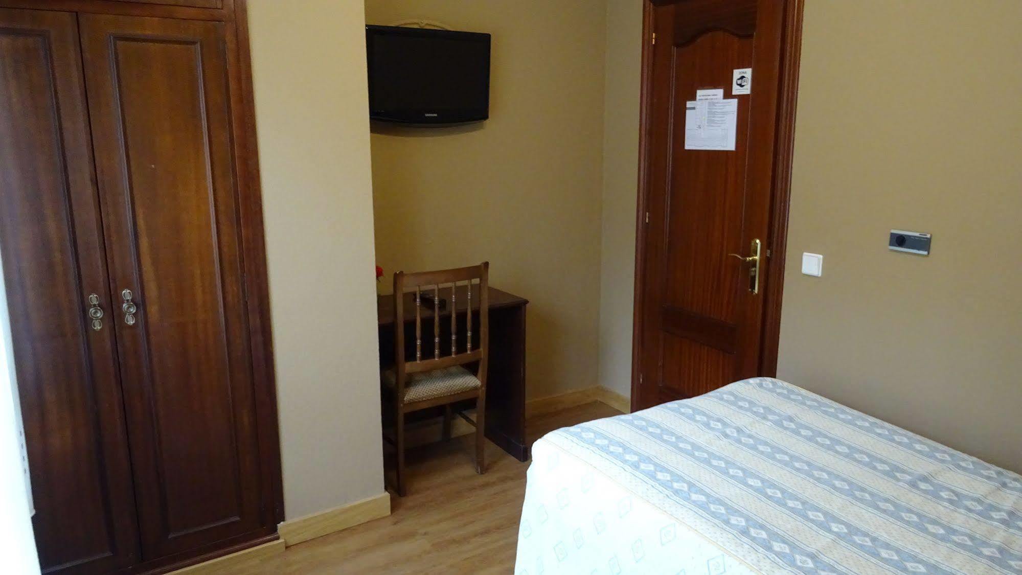 Hotel Bahia Gijon Bagian luar foto