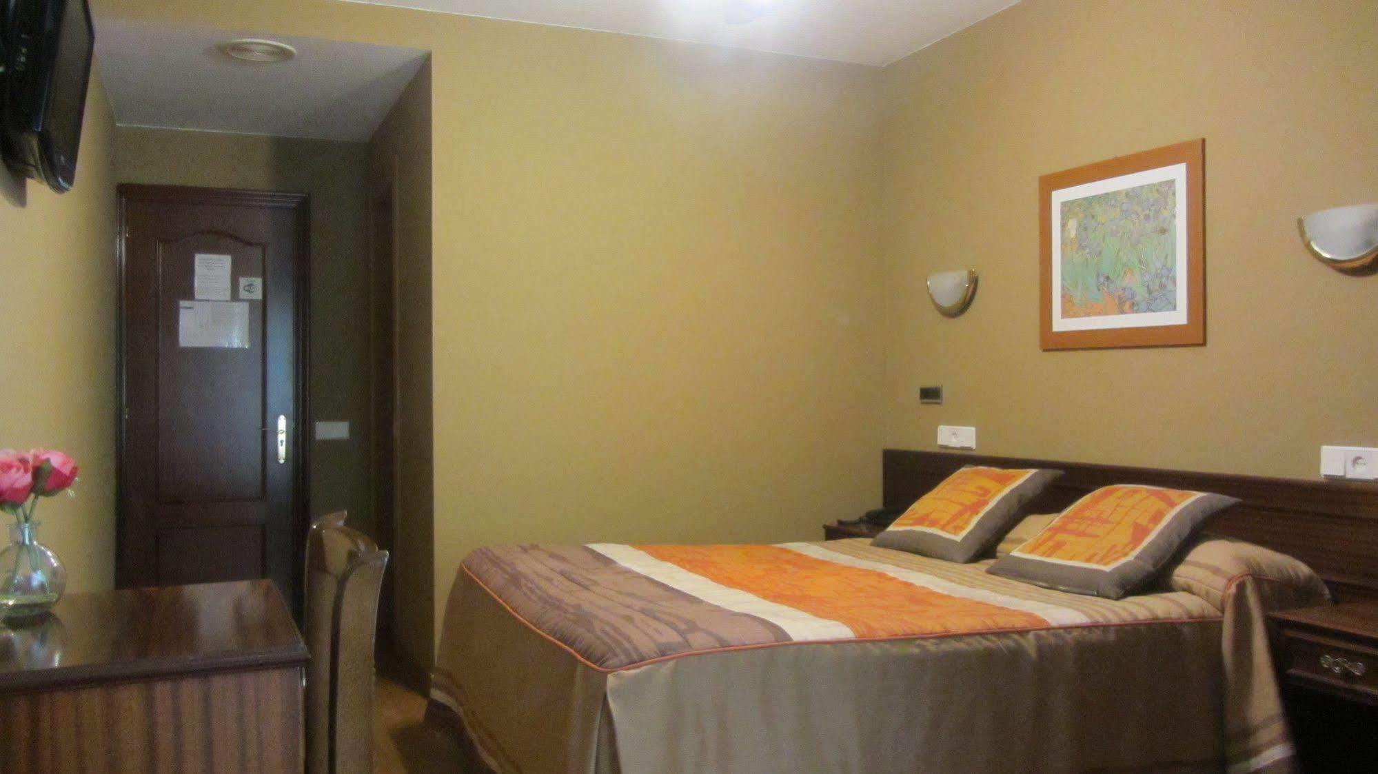 Hotel Bahia Gijon Bagian luar foto