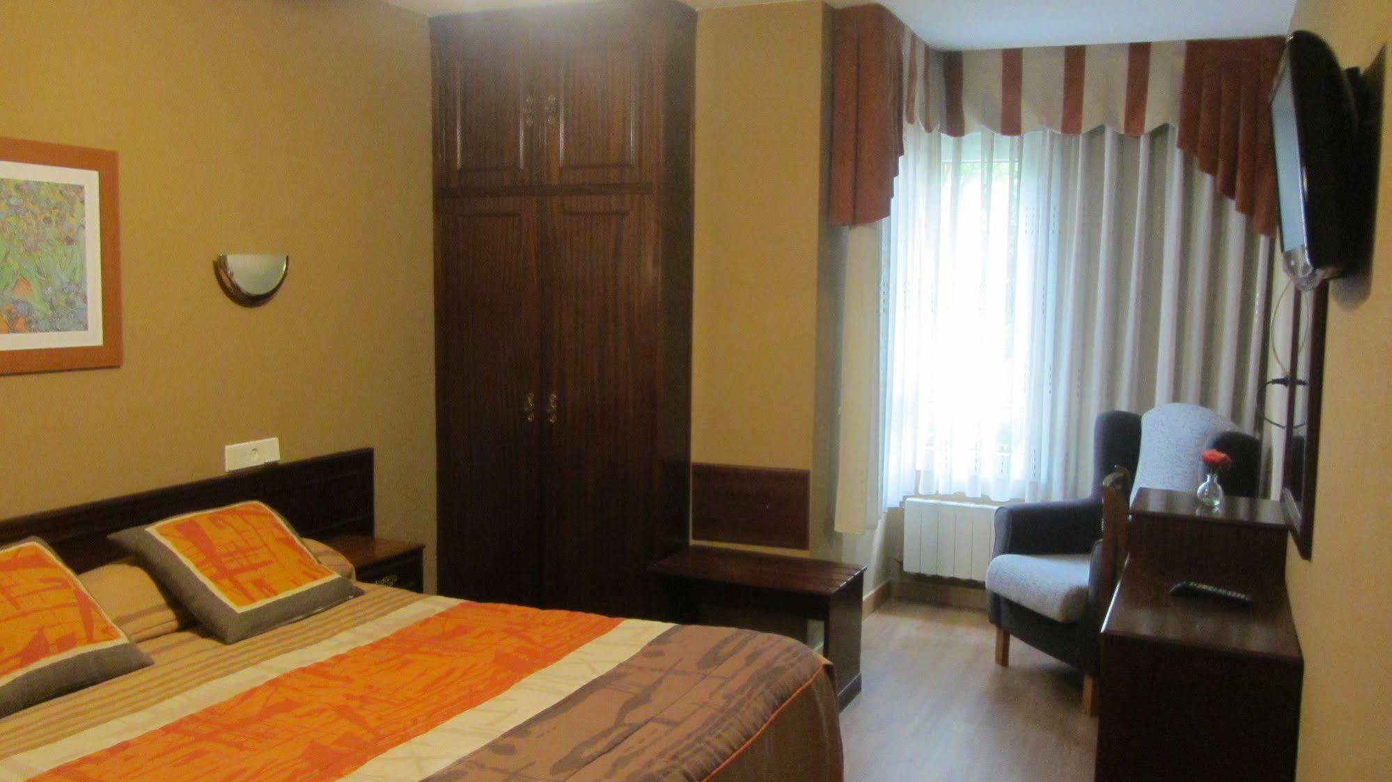 Hotel Bahia Gijon Bagian luar foto