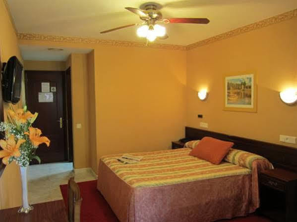 Hotel Bahia Gijon Bagian luar foto